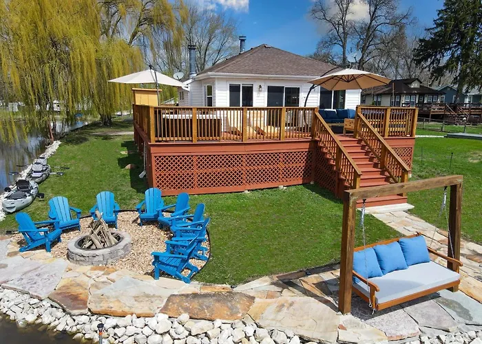 Holiday home The Whispering Willow Sactuary On The Chain O Lakes Spring Grove