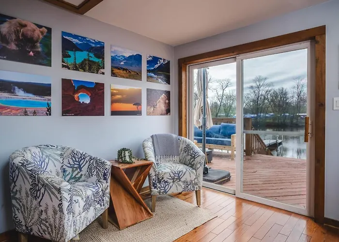 The Whispering Willow Sactuary On The Chain O Lakes Holiday home Spring Grove