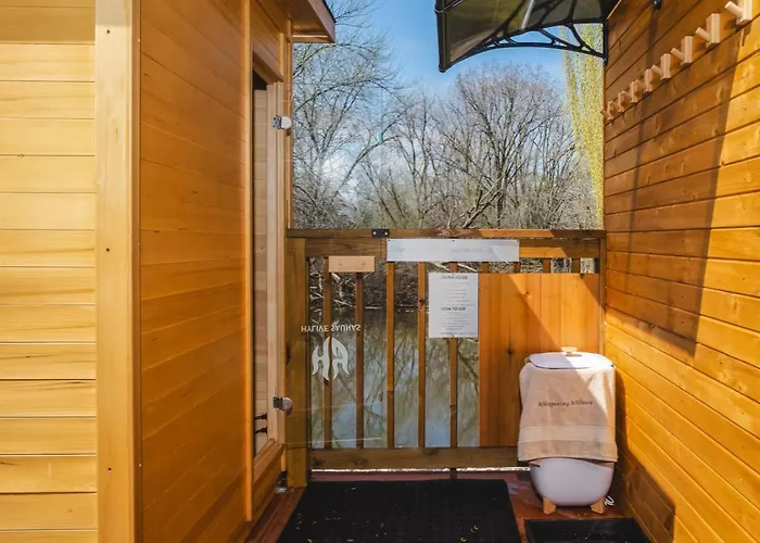 Holiday home The Whispering Willow Sactuary On The Chain O Lakes Spring Grove
