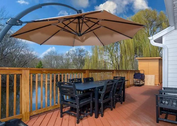 The Whispering Willow Sactuary On The Chain O Lakes Holiday home Spring Grove