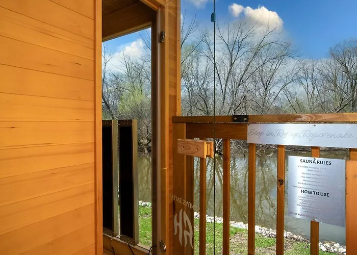 The Whispering Willow Sactuary On The Chain O Lakes Holiday home