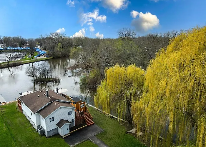 The Whispering Willow Sactuary On The Chain O Lakes * Spring Grove