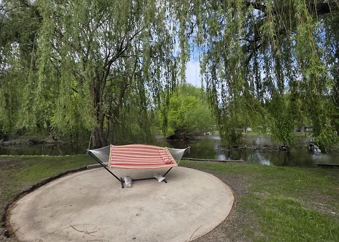 The Whispering Willow Sactuary On The Chain O Lakes - Wellness Center * Spring Grove